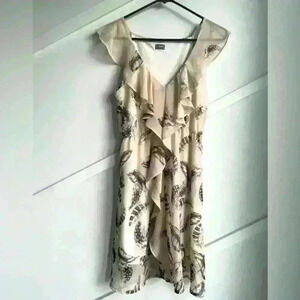 Studio by yde‎ summer V-neck ruffle dress size M Feather  Beige Cream